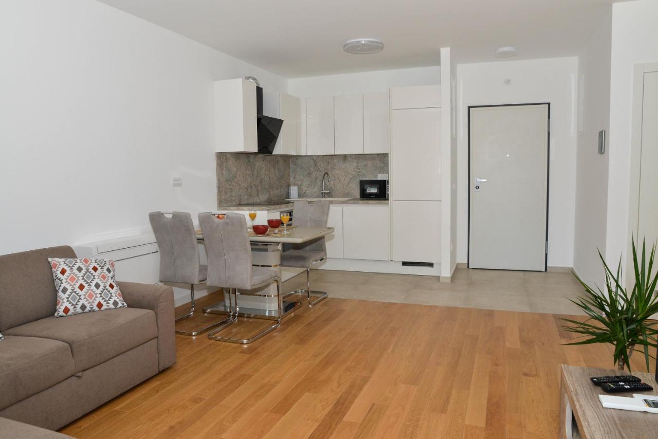 Apartment M&t With Garage,near The Old Town Zadar